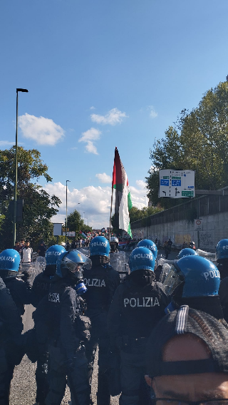 Torino, scontri al corteo pro-Palestina: feriti e tensioni. Le reazioni politiche